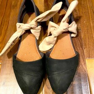 Toms gray and pink tie flats Perfect condition